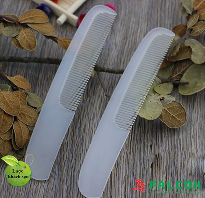 luoc-nhua-chuyen-dung-cho-nha-nghi Lược nhựa có màu trắng, phù hợp với mọi người